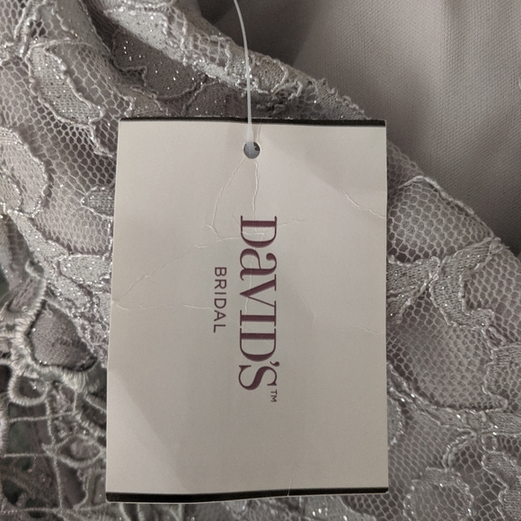 Glitter and lace sheath gown - Picture 5 of 10